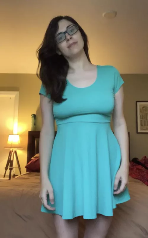 I think this dress looks way better without a bra 👗😊(36)