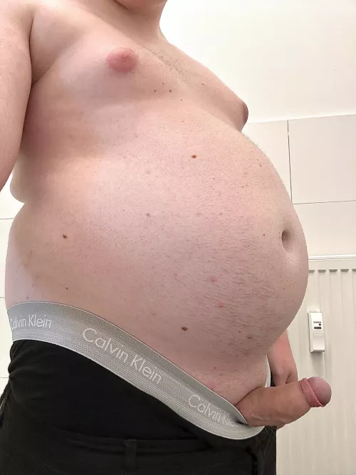 i’m actually such an unhealthy fat whale at 18 🐋😩