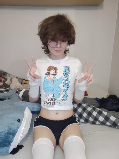 Smol femboy saying hi