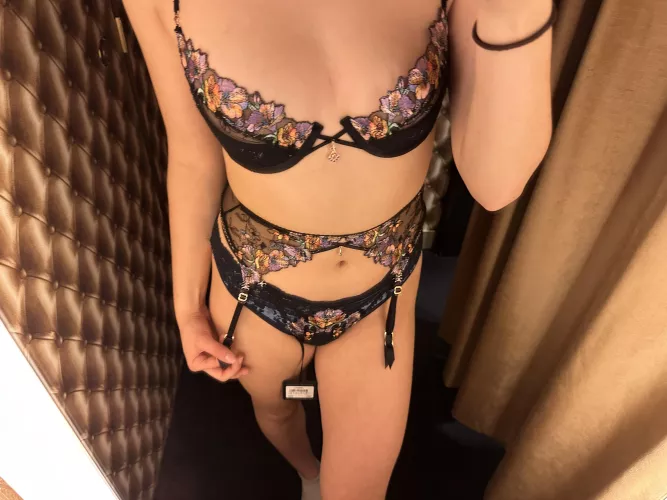 Someone buy me this HB set😍