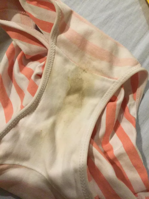 this is the result of not wiping the front for 24 hours... ;) plus some cum