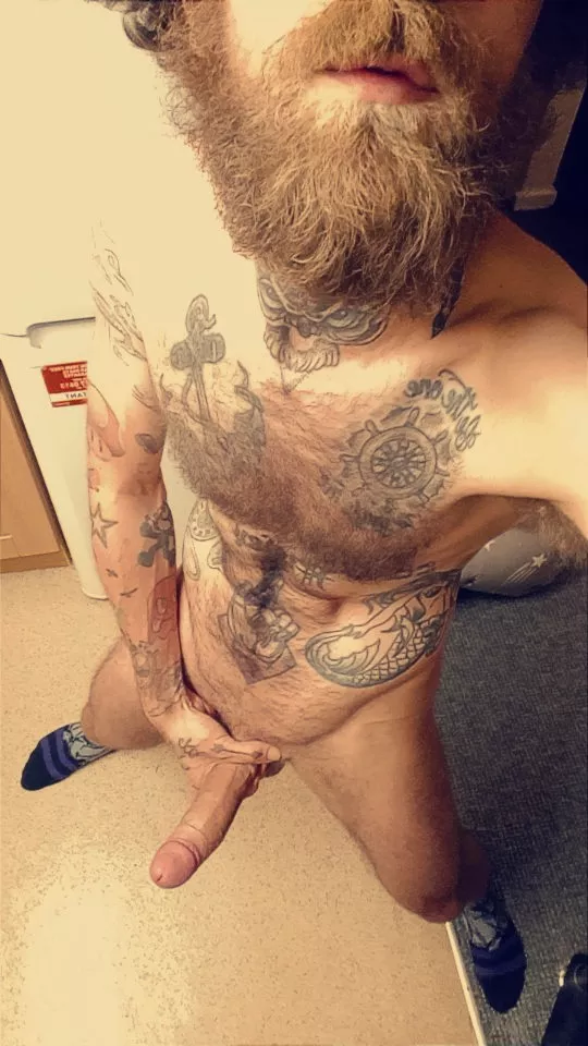 Too hot for clothes 😏😏