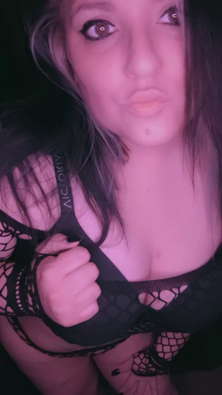 Who likes gothicc milfs 🖤