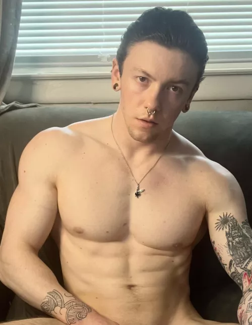 Who wants to let me inside them tonight?