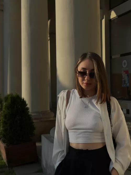 Would you fuck or date an 18 y/o flasher?