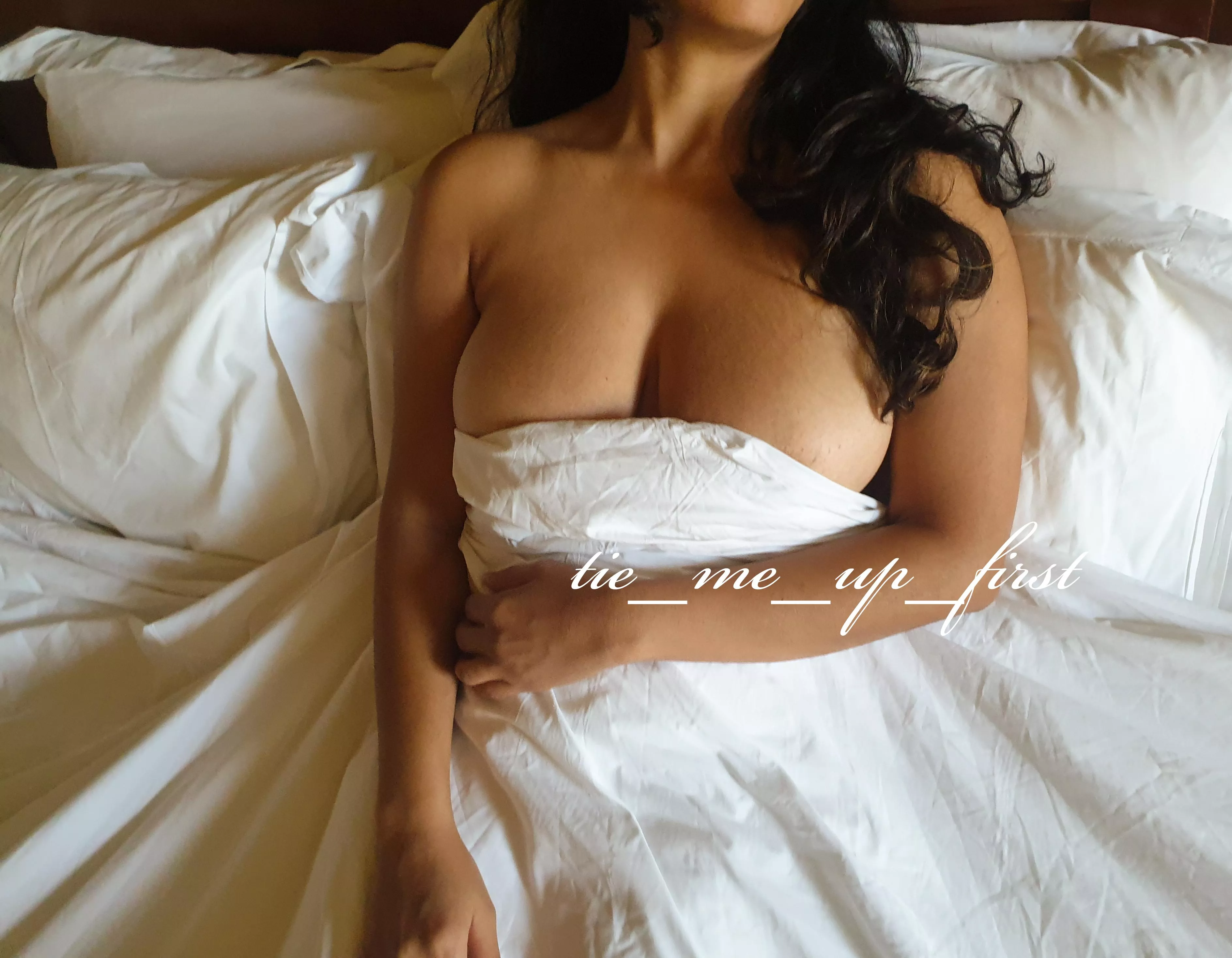 Your [f]riend invites you to his hotel room because you wanted to borrow his mobile charger. What's your next move?