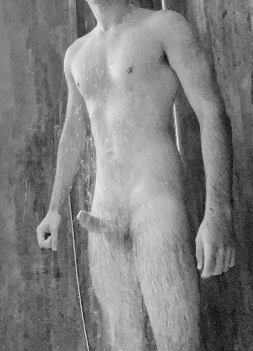 18 - Would love someone to get wet with me