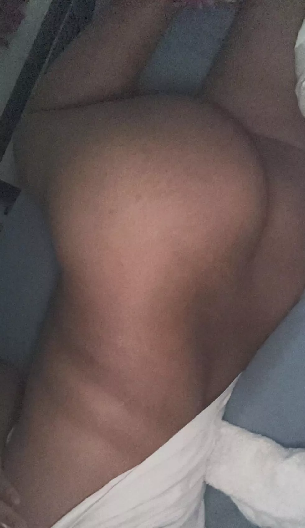 (19) who likes Asian ass?