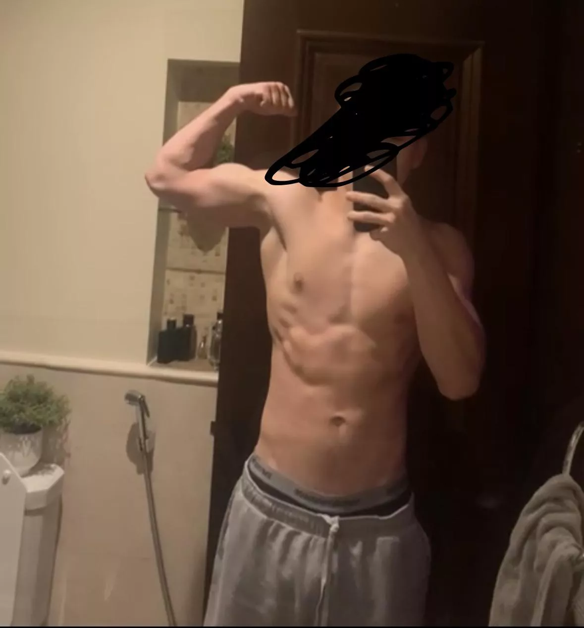 20us dom jock looking for a sub obedient slut(fit only). Toys++. Snap: Evan_agold2022