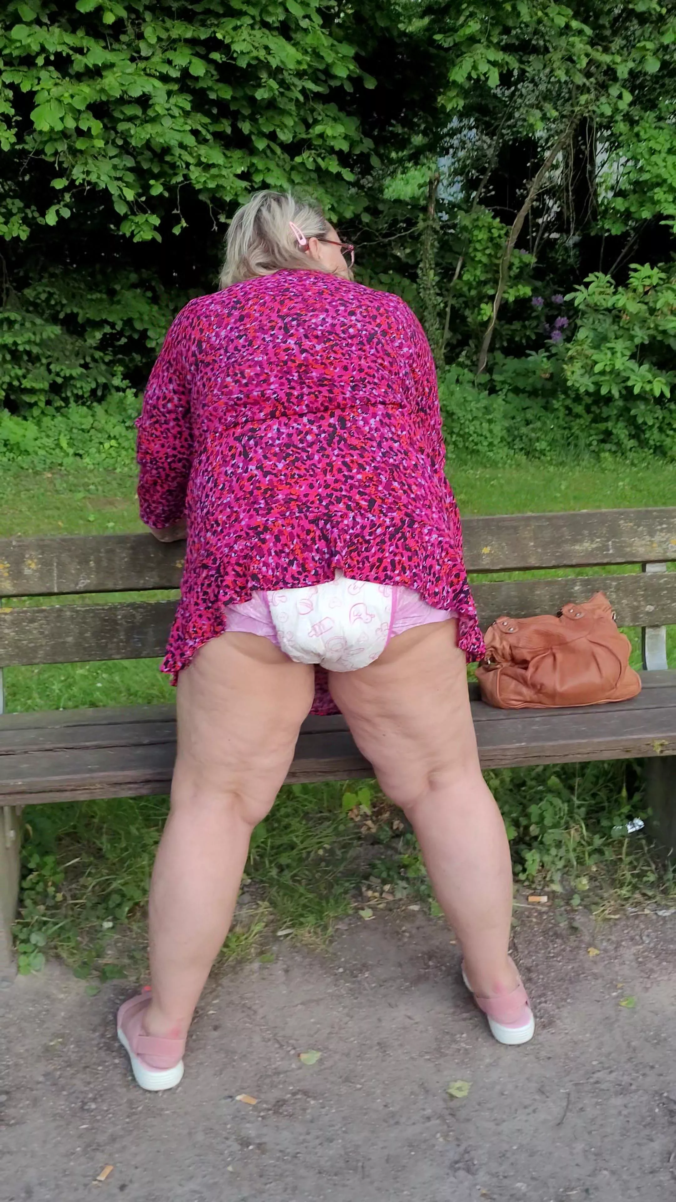 BBW Jessi in Diaper- Today outdoor in the woods 😎