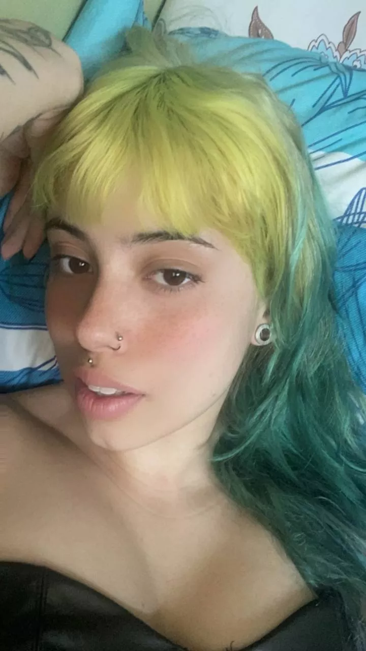 Do I look like a sexy little slut with this hair?