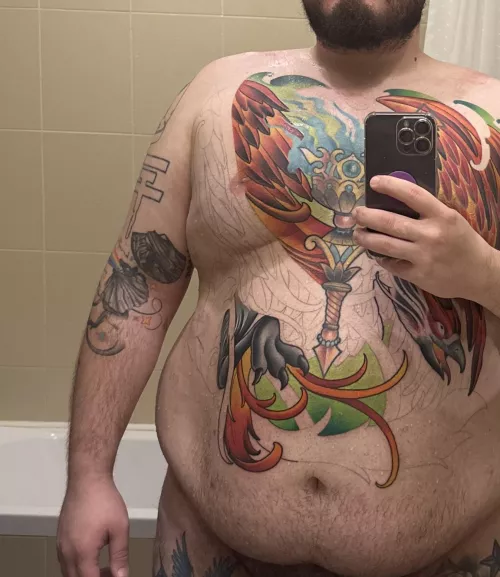 Got some fresh ink, who’s gonna rub cream onto my belly? 💧