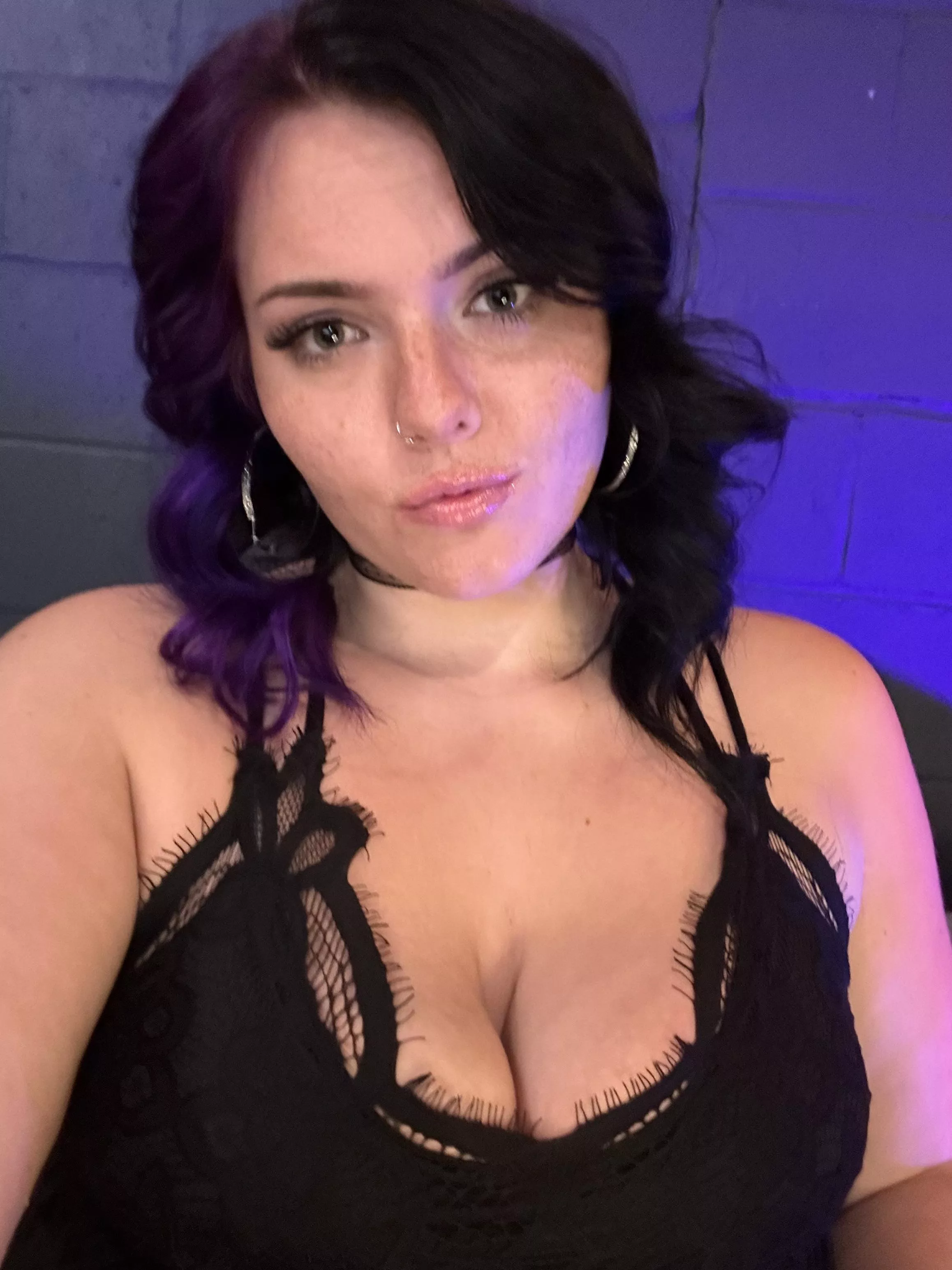 Heyyyyyy! (Say it back🖤🖤)