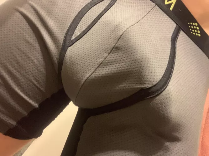 I a(m) also wearing socks.