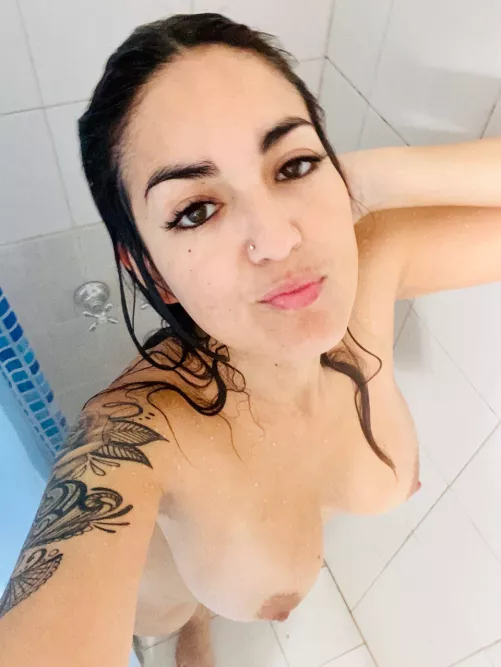 I need a volunteer to wash my back :)