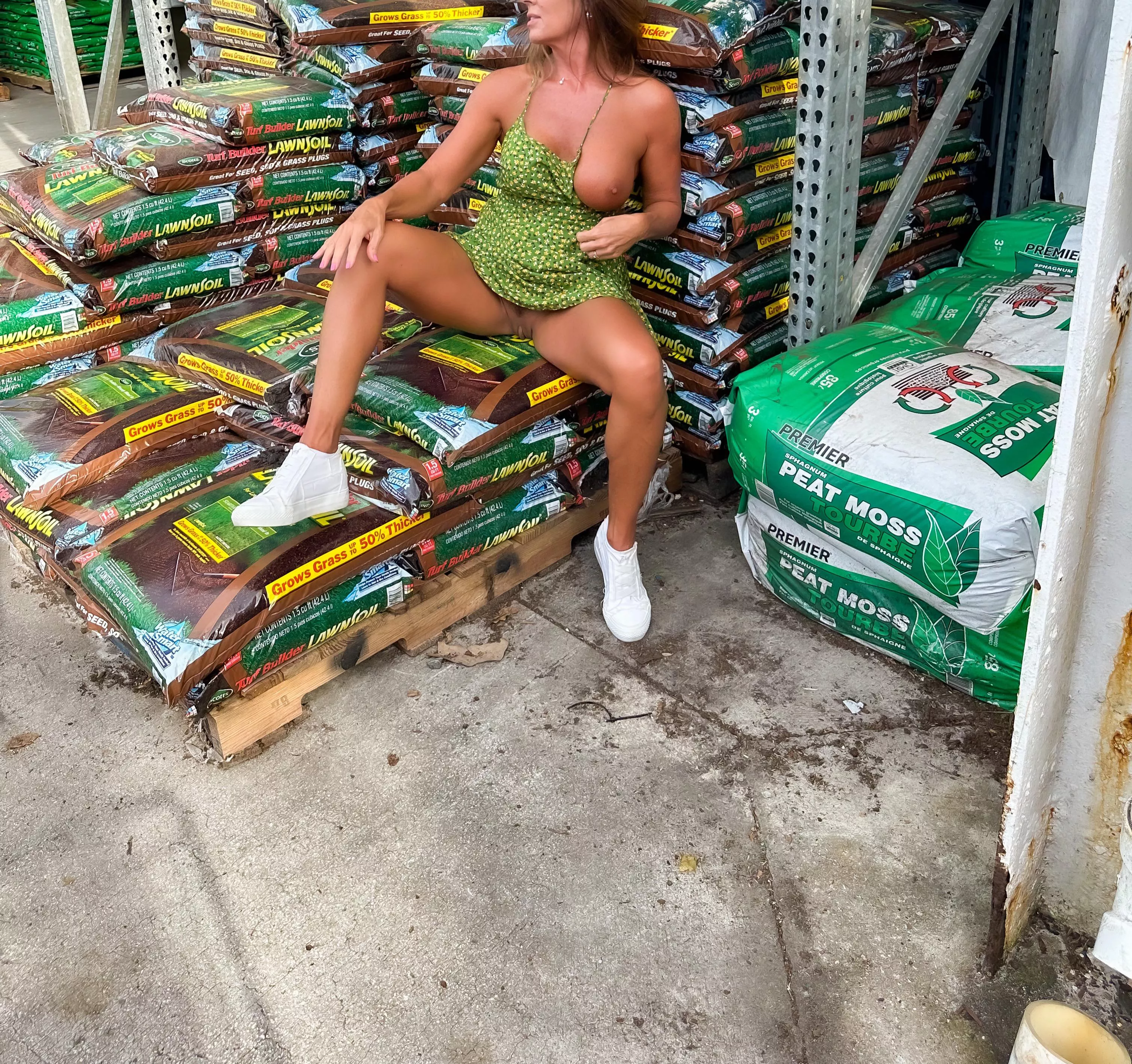 Just getting some mulch you can help me.