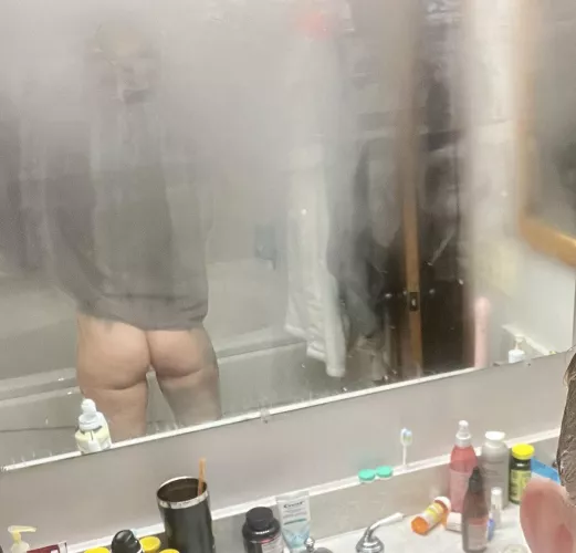 Just out of a hot ass shower 😜