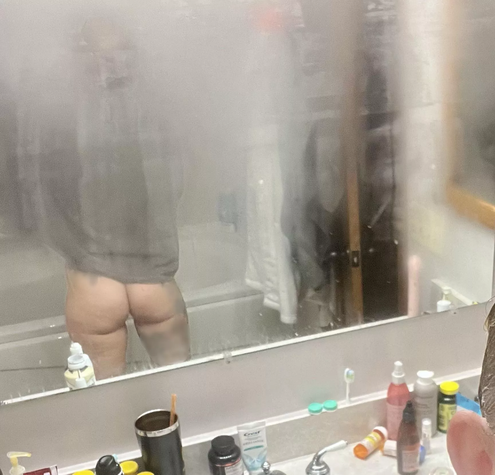 Just out of a hot ass shower 😜