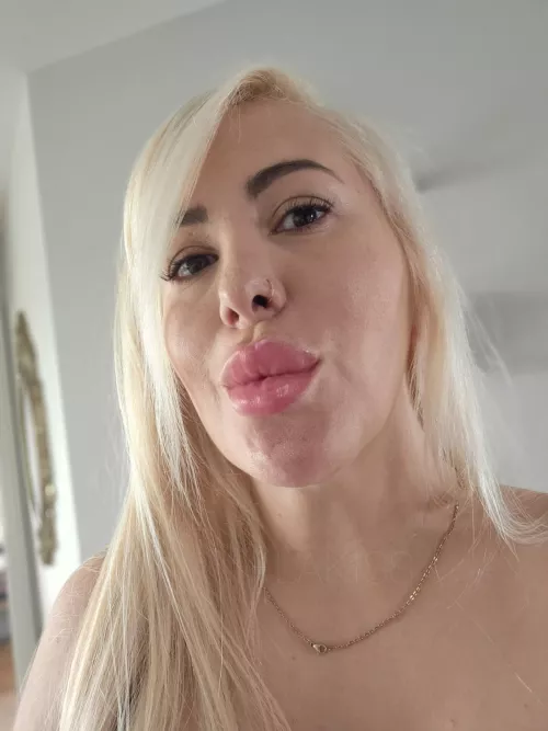 Kiss mommy and glaze me, love to pump them more