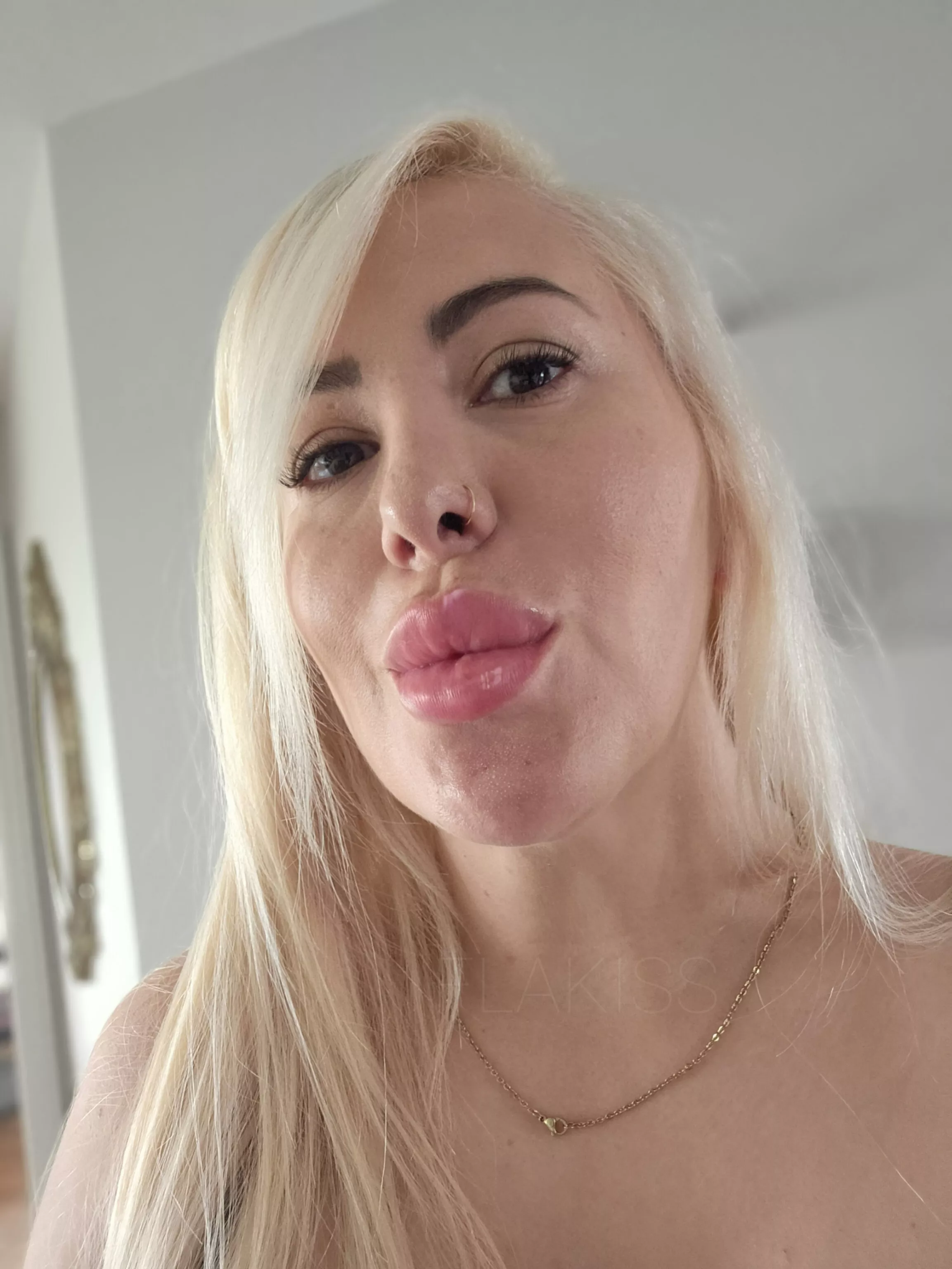 Kiss mommy and glaze me, love to pump them more