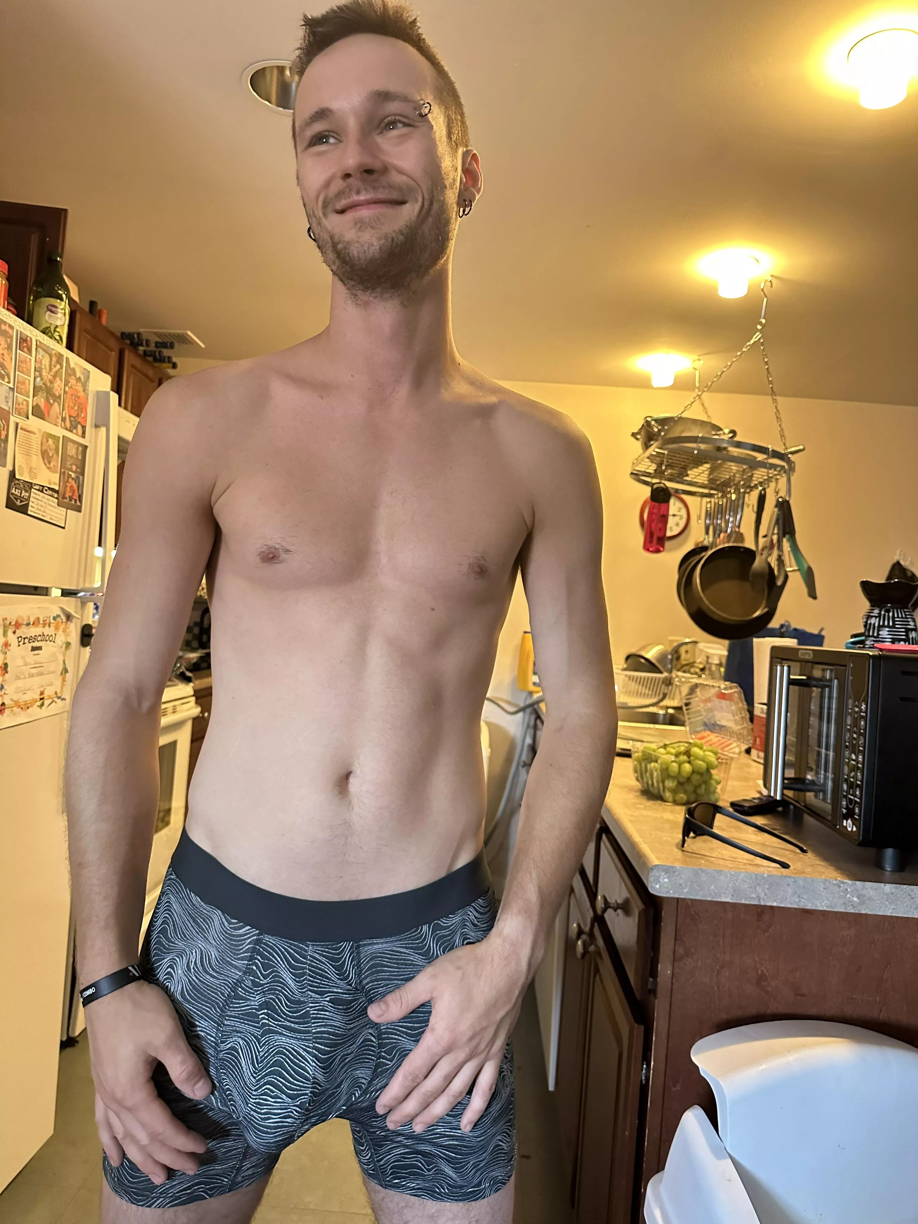 Let me help you in the kitchen, 😏