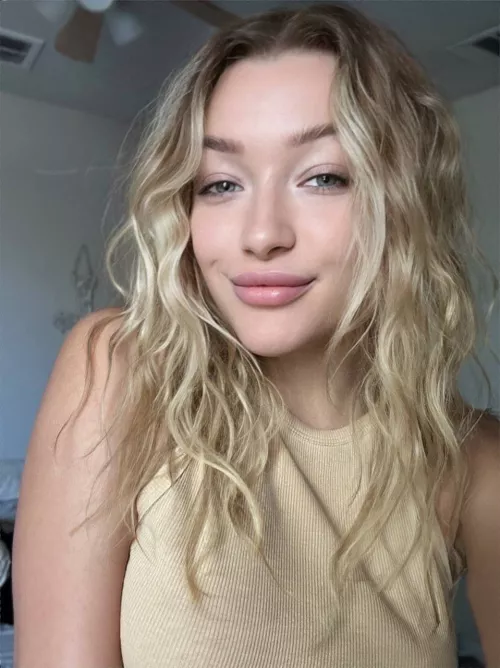 Nothing more sexier than a smile😁