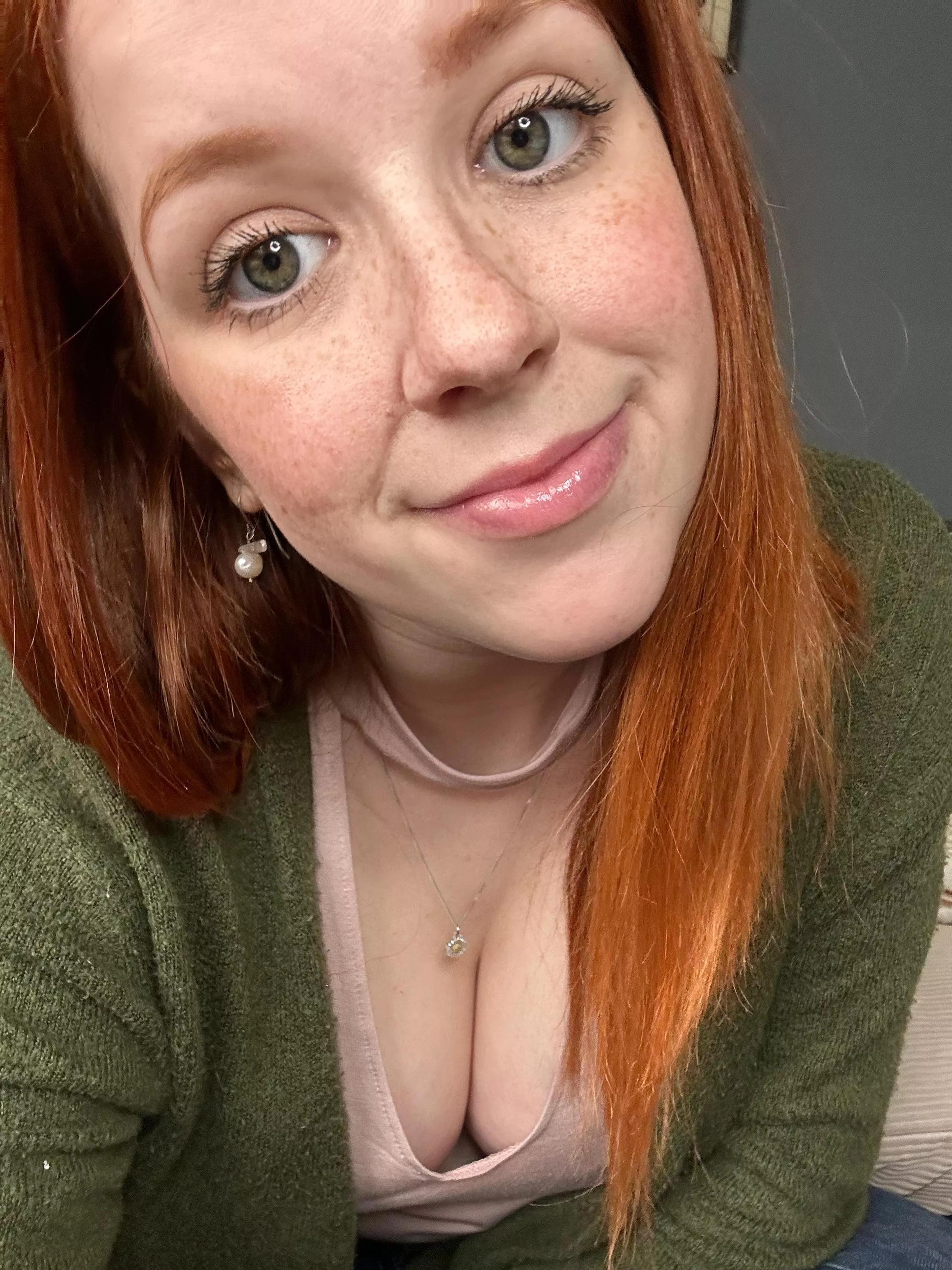 Offering you a sympathetic ear and a good view 😝