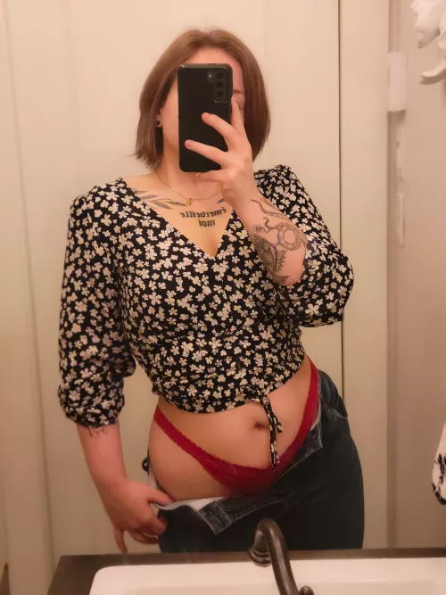 Showing off my curves⚘️[F]