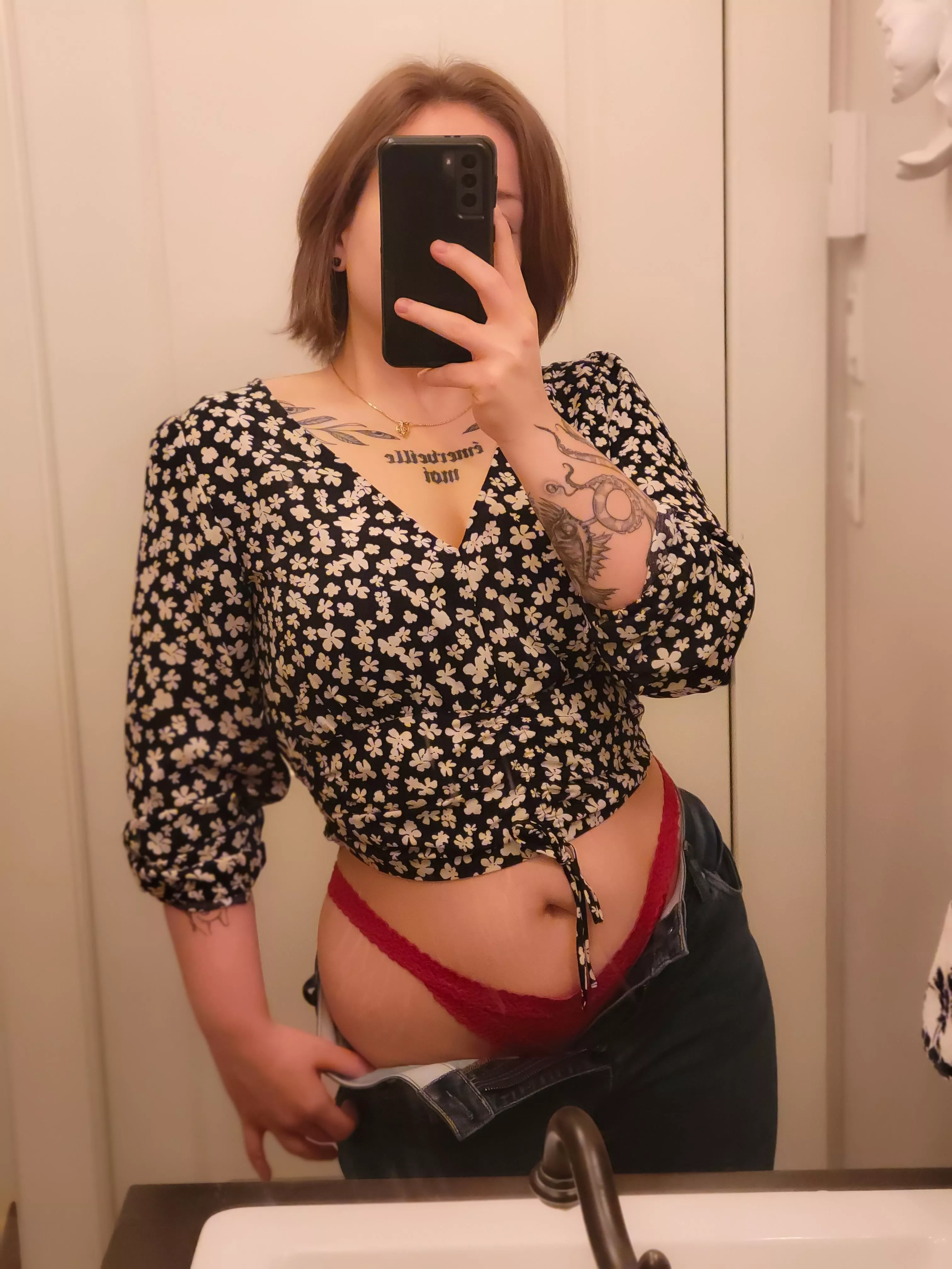 Showing off my curves⚘️[F]