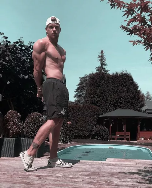 So hot here.. need to get to the pool