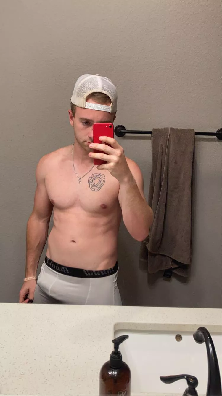 super bored and horny rn😩 hmu my cock is so hard😈