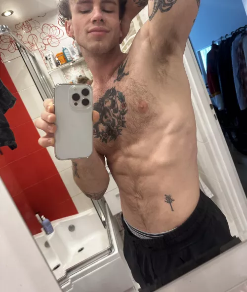 Would u bury your face in my pits?