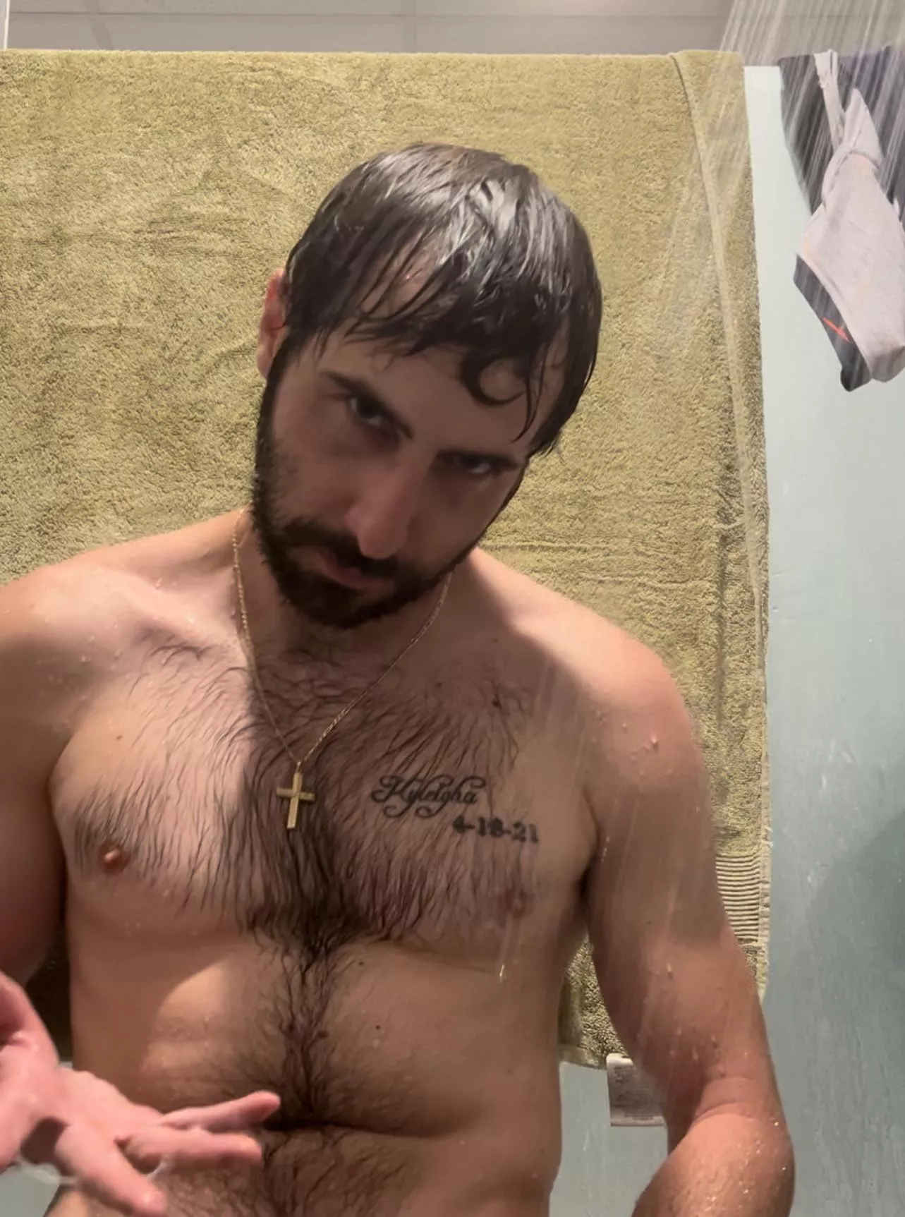 Would you lick the cum off my hand 🖐️ 💦 🚿