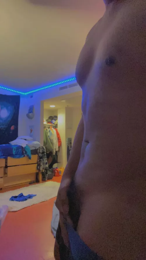 20 Latin guy, horny af . Looking to trade and jerk together, I’m horny af hmu. Let’s call and cum . live++verbal +. Add m_macias2823