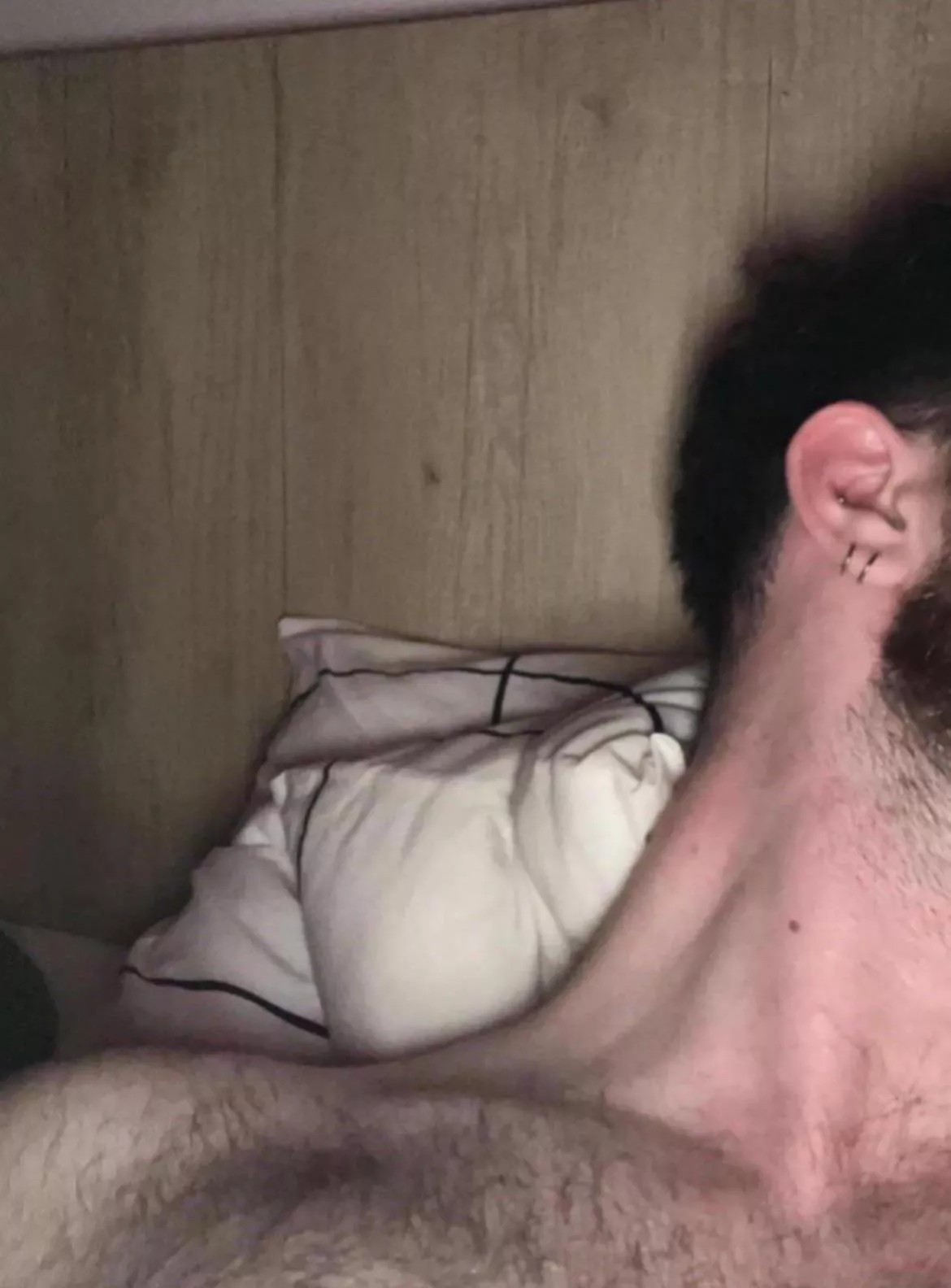 21 masc stud. hmu hairy+ hung+ @rares.sebastian (text me when adding !! )