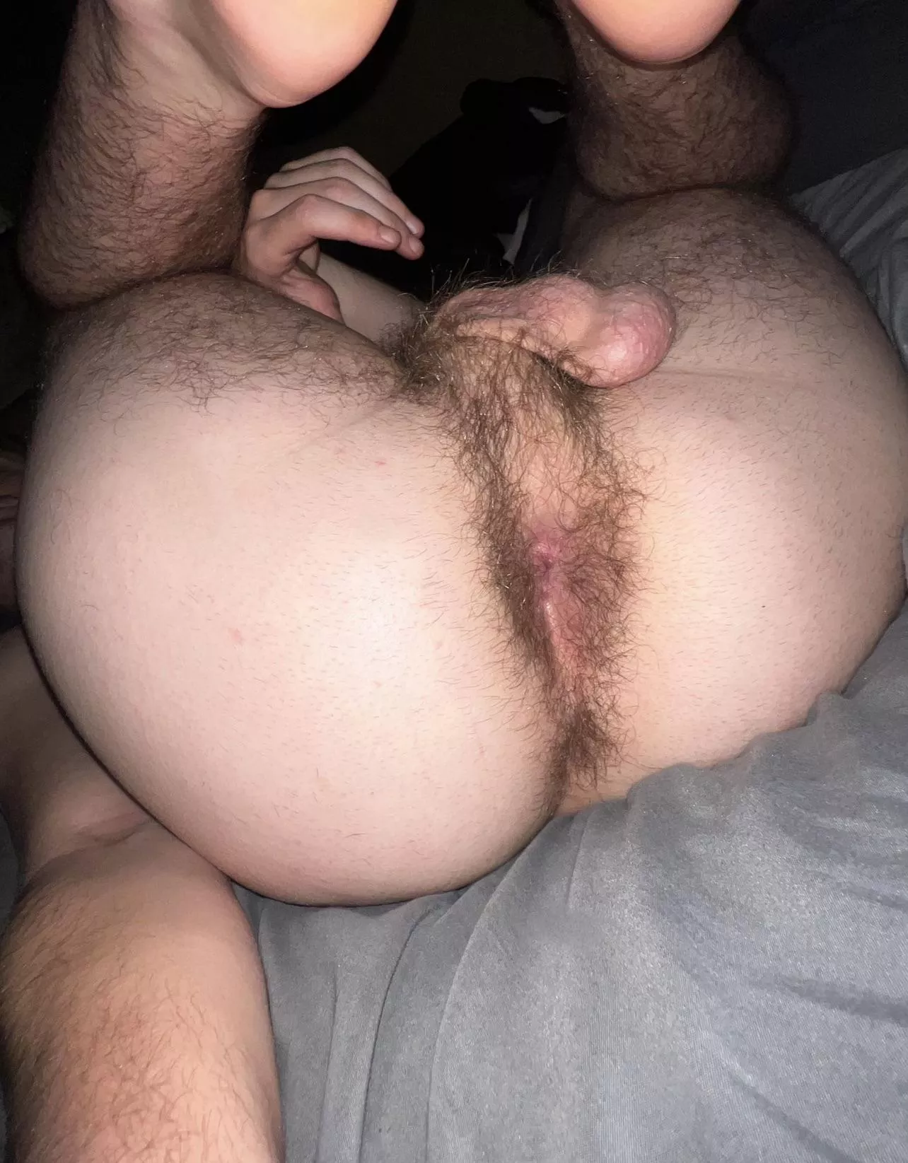 22 m college dude. legs roleplay and chat bros/older guys. pick a scene and i’ll join in and send pics