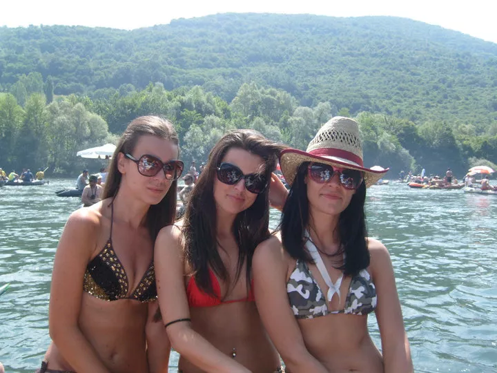 3 Girls in Bikini