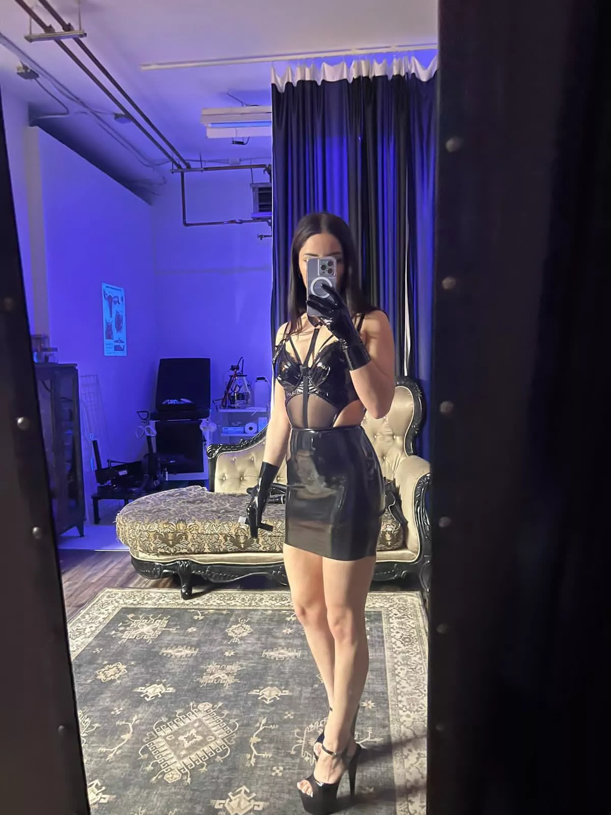 A goddess like me deserves to be worshipped by a sissy like you. Submit to me completely and get completely feminized.