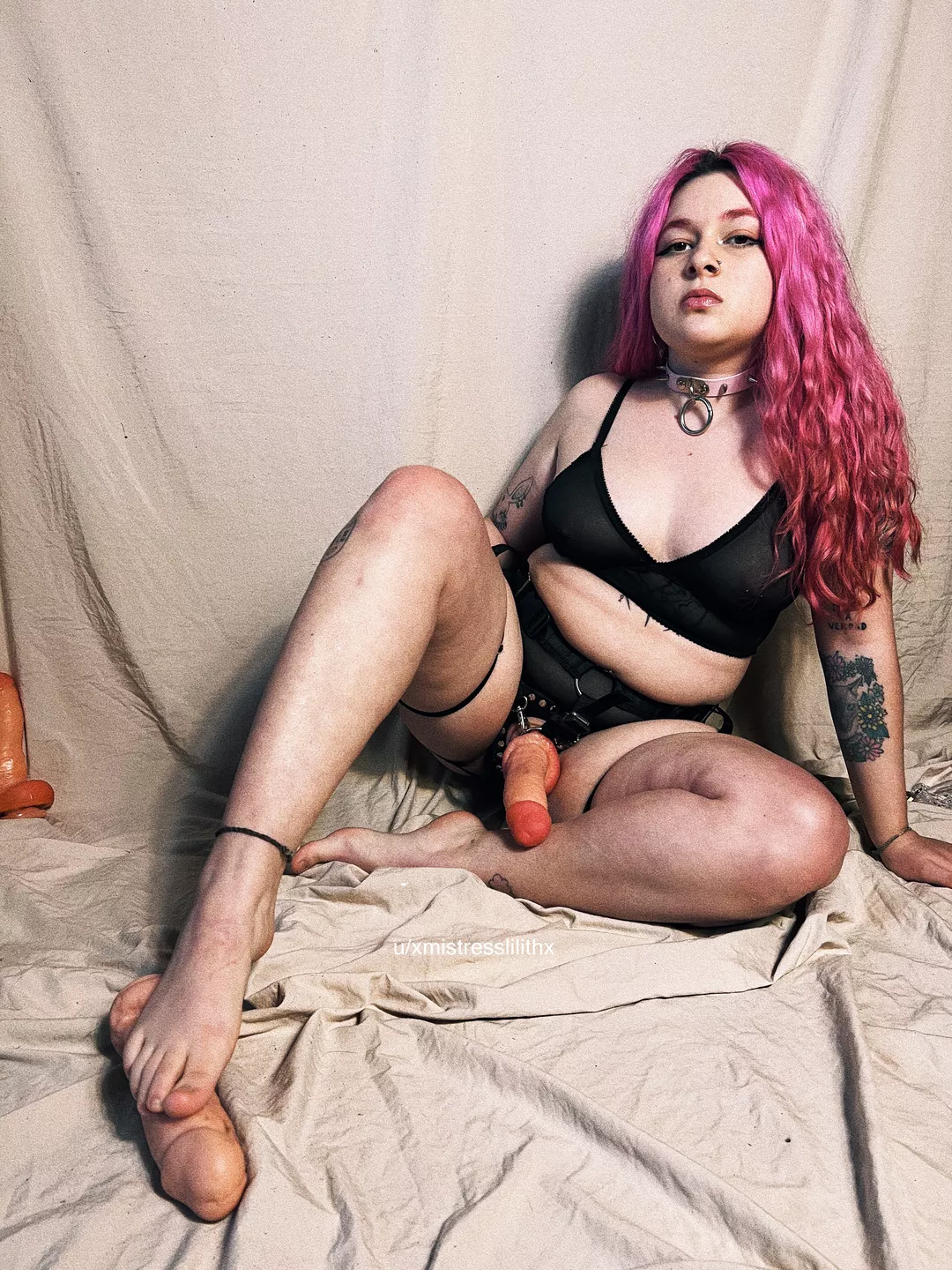 Any tiny shrimp & out here ready for mommy humiliation? Say ‘YES’