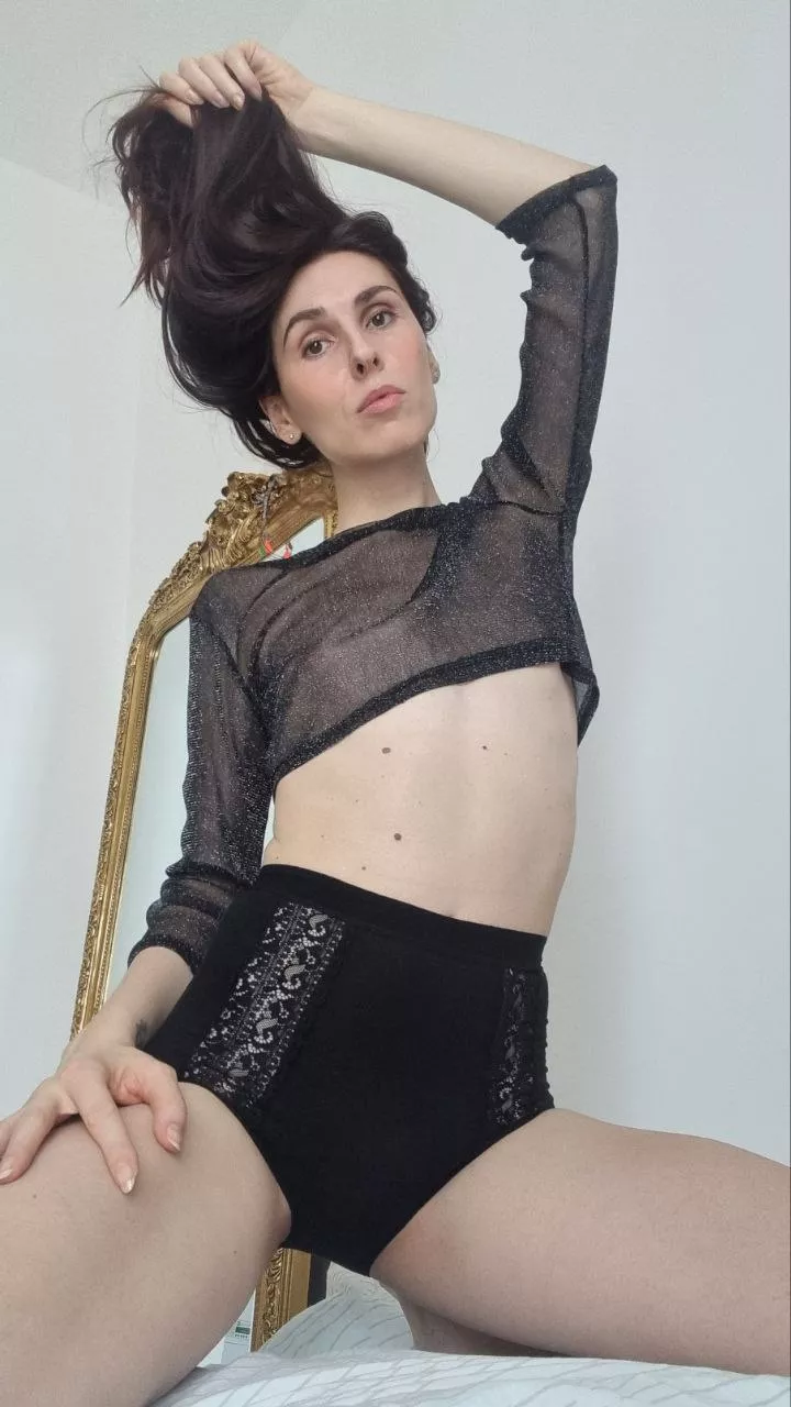 Can you spot something you like? If not you know where you can find me😈