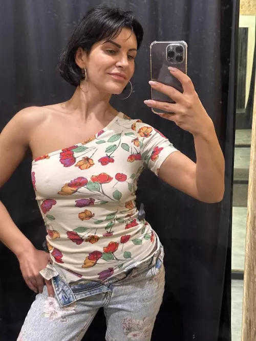 💋Changing room..and seems somebody spying me