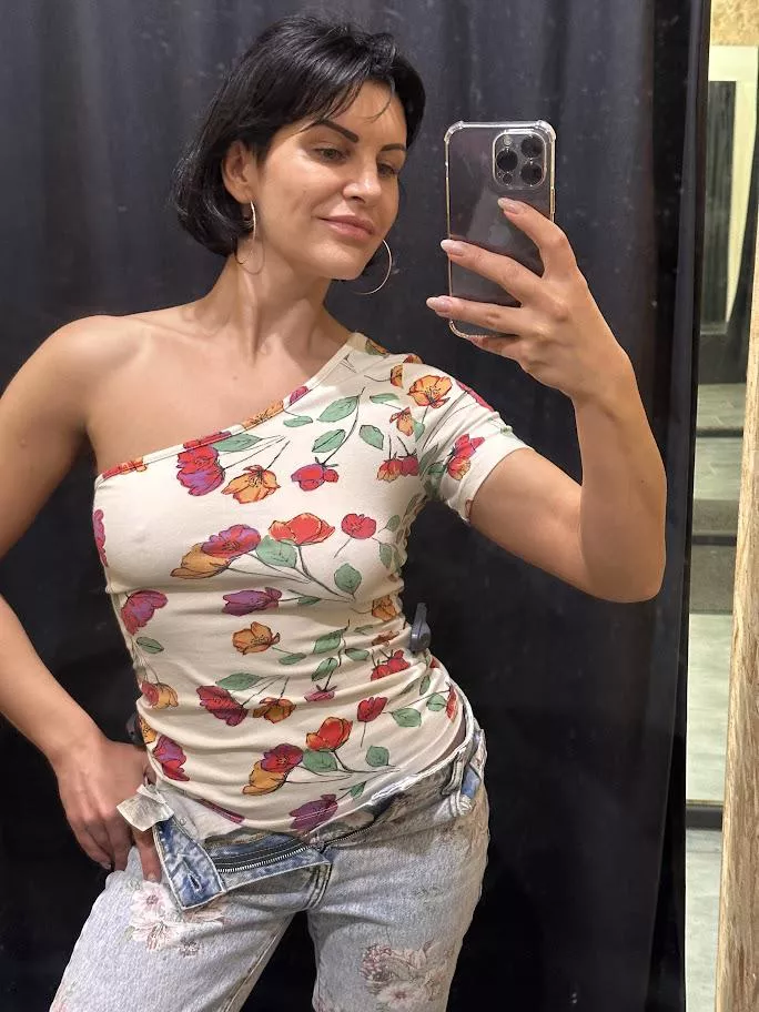 💋Changing room..and seems somebody spying me