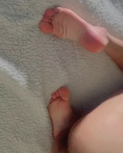 Femboy feet