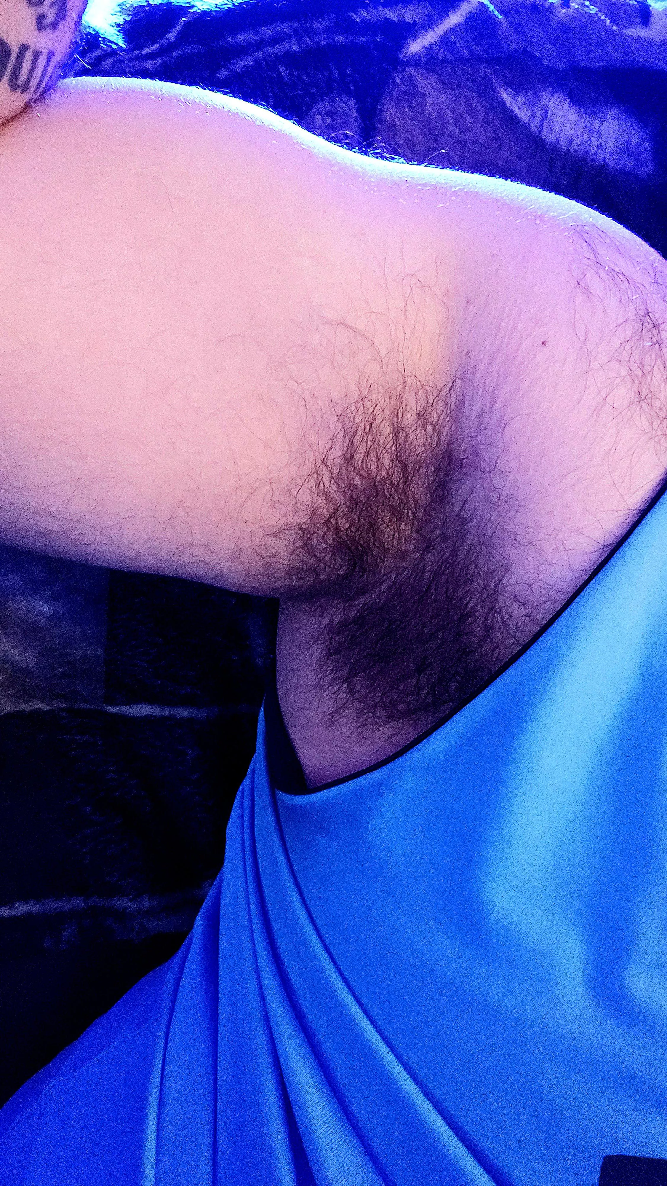 Hairy pits after chest and tris day at the gym and 90°F weather
