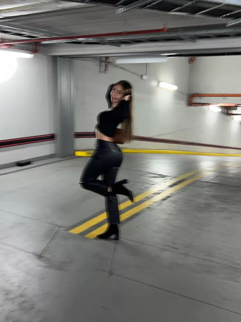 Heels turn me on so much [F]