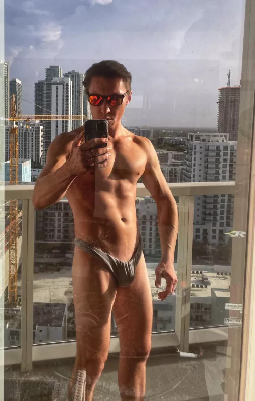 How about that su[m]mer balcony selfie?