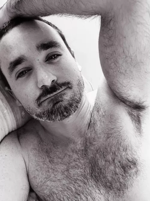 I always feel I look better in b&w 🤣 what do you think?