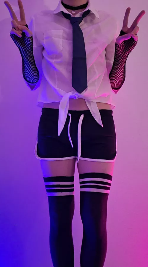 I learned how to tie a tie today >:3