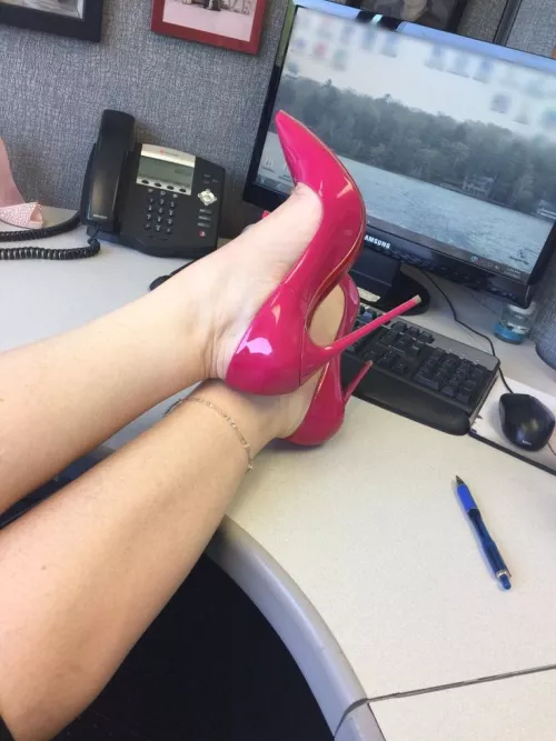 Just relaxing at the of(f)ice