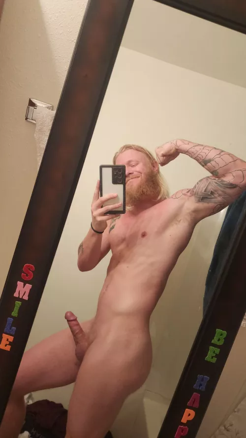 [M] Time to relax after my lift, any volunteers to help me unwind 😜